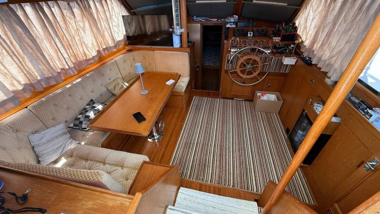 Edership 37 AFT CABIN