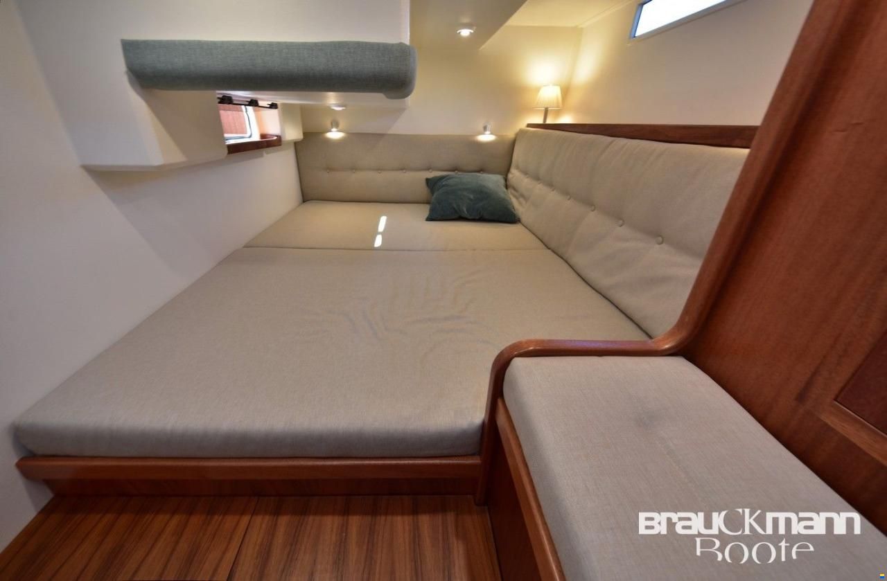 Ridas Yacht/Estland Heyman 42 Decksalon