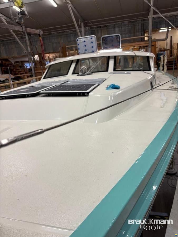 Ridas Yacht/Estland Heyman 42 Decksalon