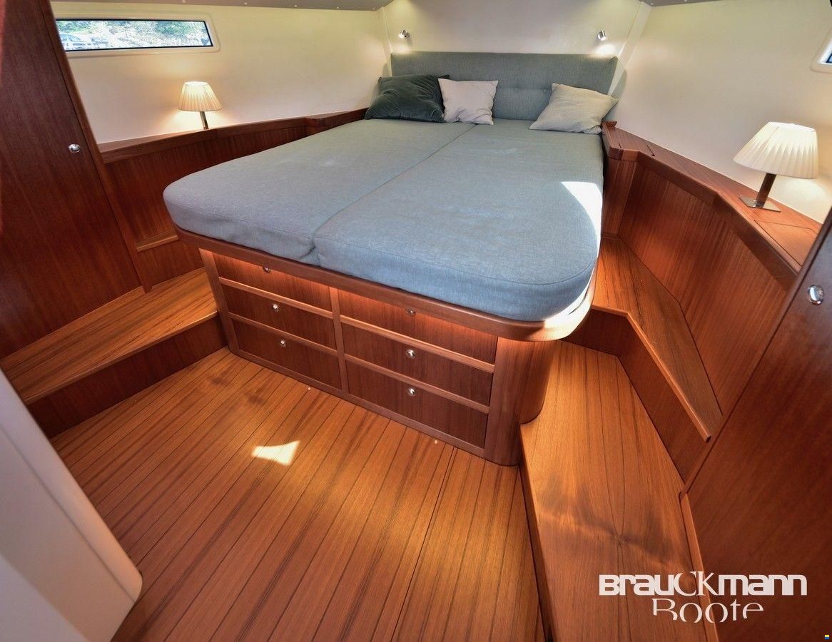 Ridas Yacht/Estland Heyman 42 Decksalon