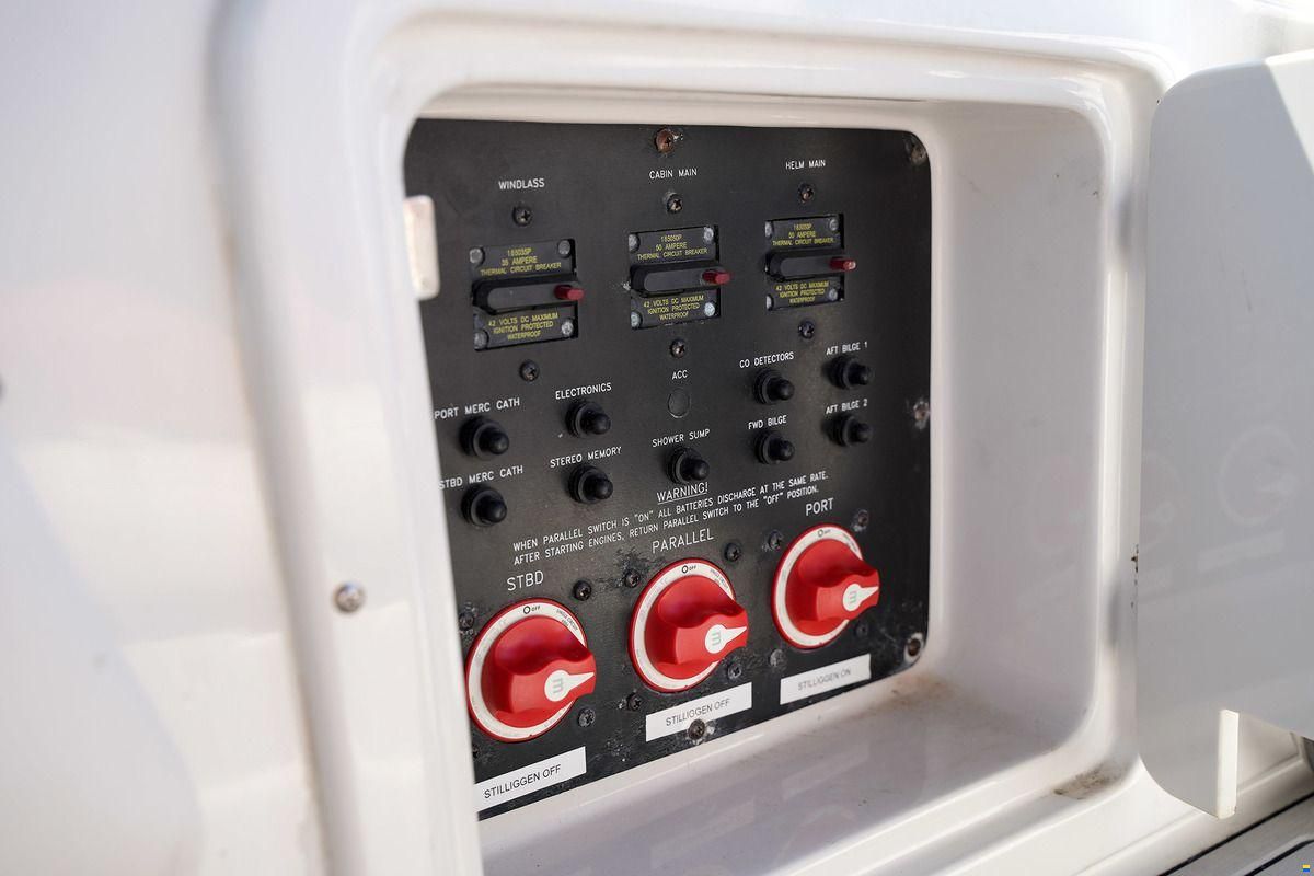 Crownline 315 SCR