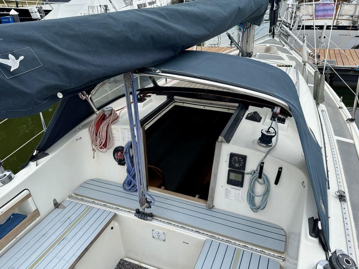 Bavaria 890