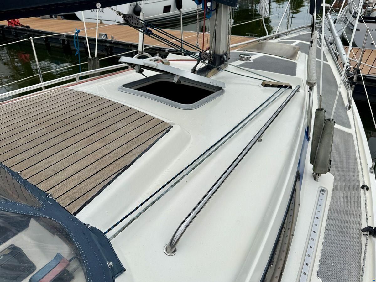 Bavaria 890