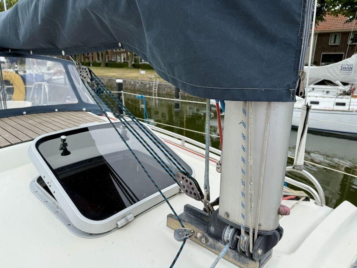 Bavaria 890
