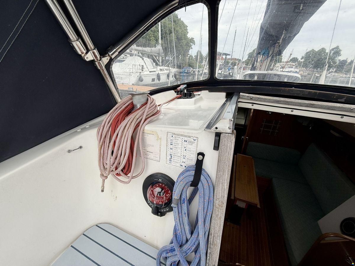 Bavaria 890