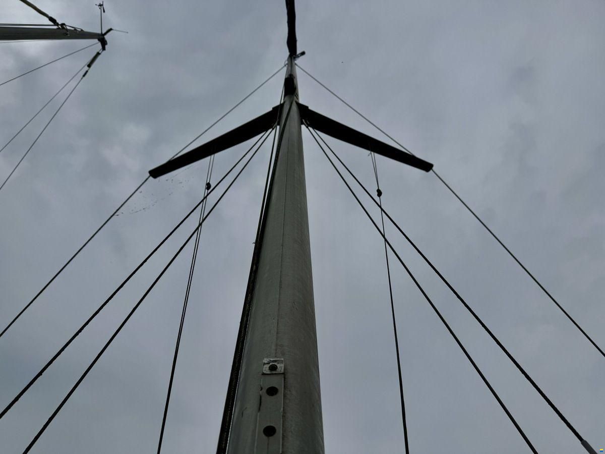 Bavaria 890