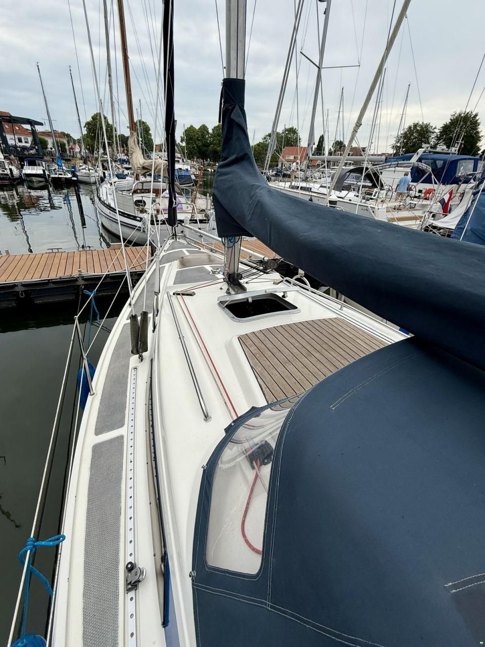 Bavaria 890