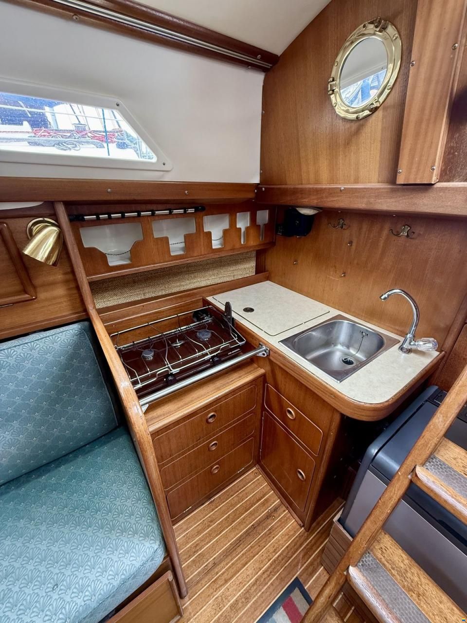Bavaria 890