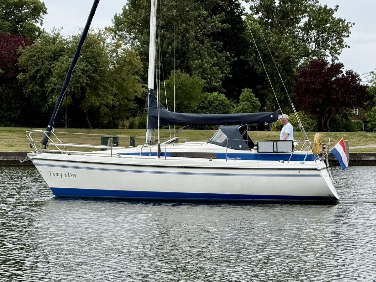 Bavaria 890