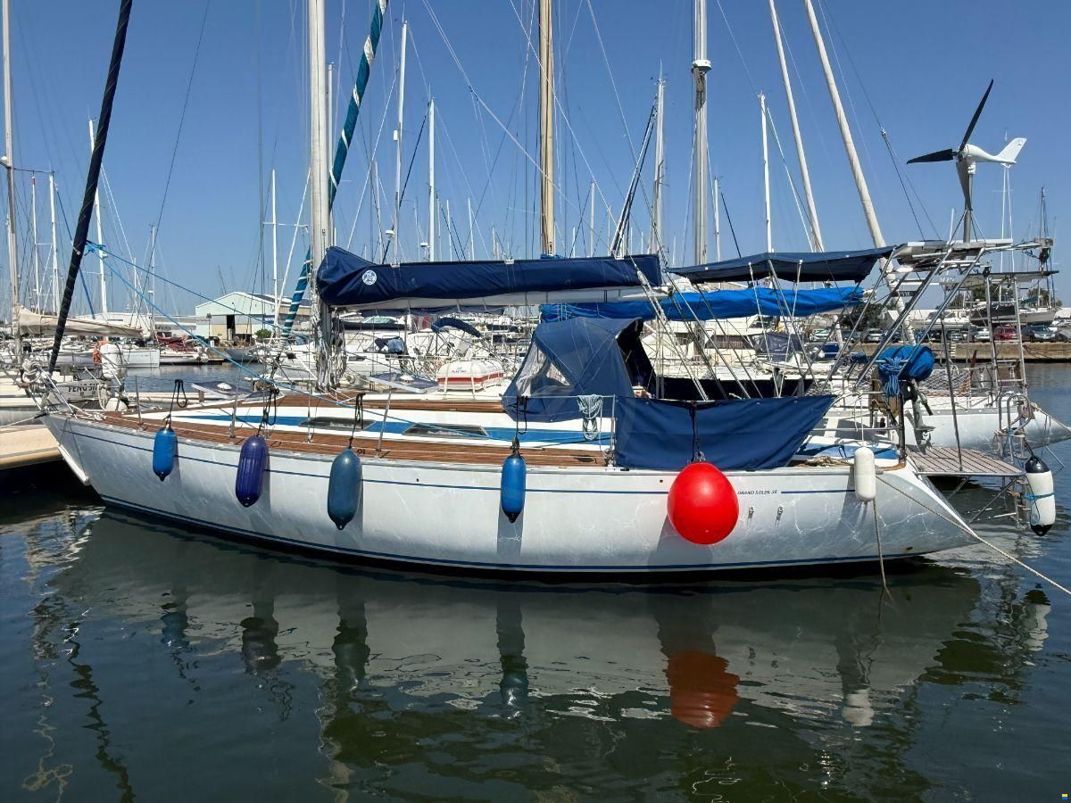 Grand Soleil 35