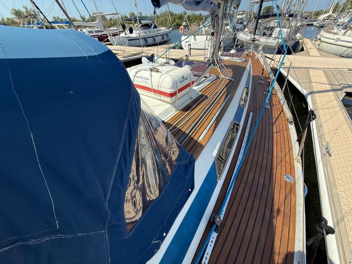 Grand Soleil 35