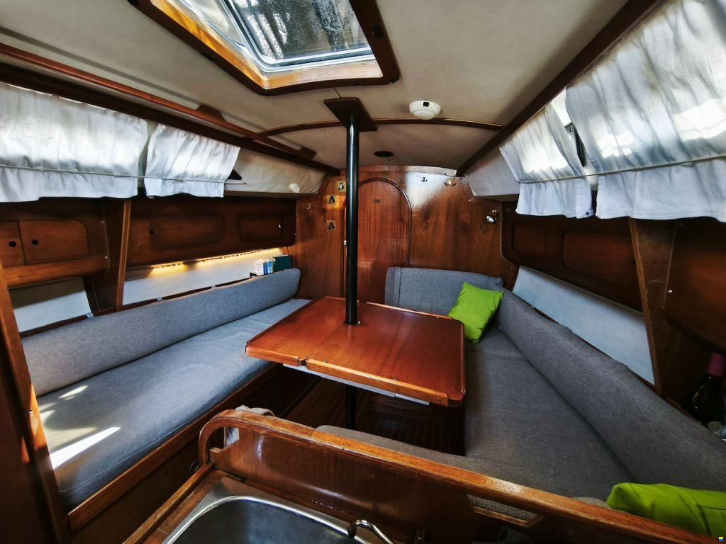 Bavaria 890