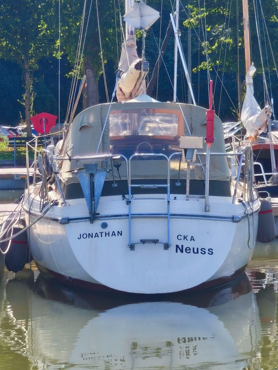 Bavaria 890