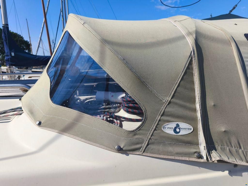 Bavaria 890