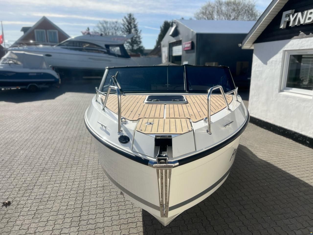 Quicksilver 675 Cruiser, Mercury F175 V6 DTS