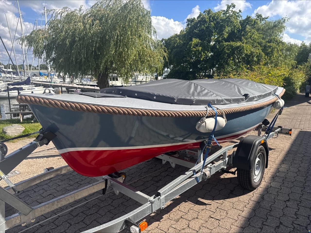 Tuckerboot
