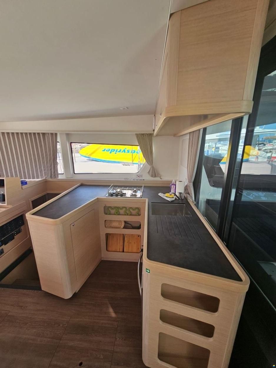 Lagoon 42