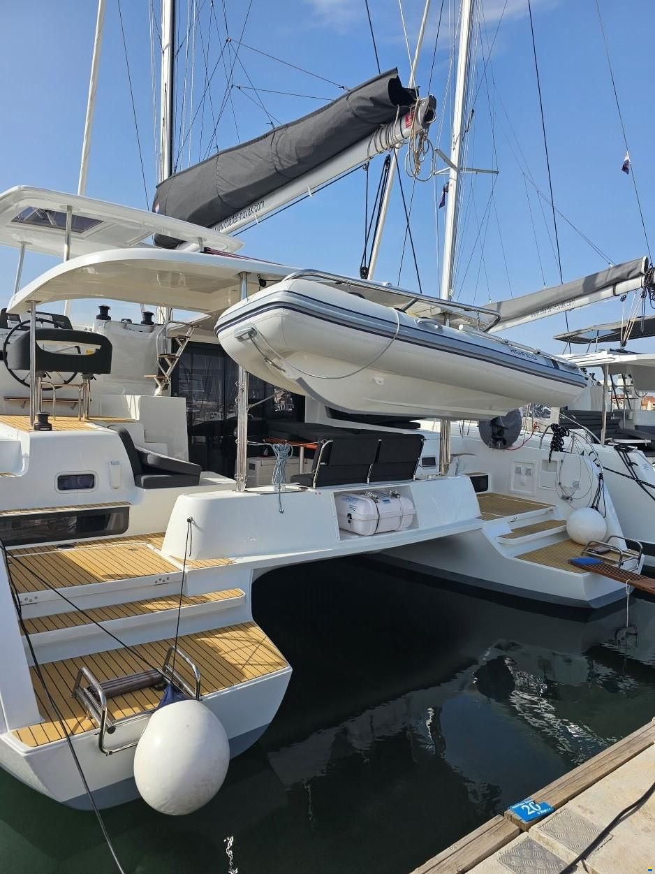 Lagoon 42