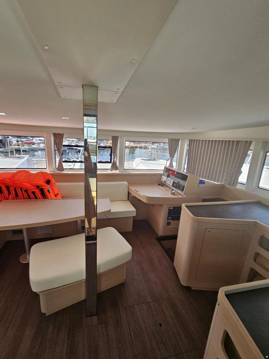Lagoon 42