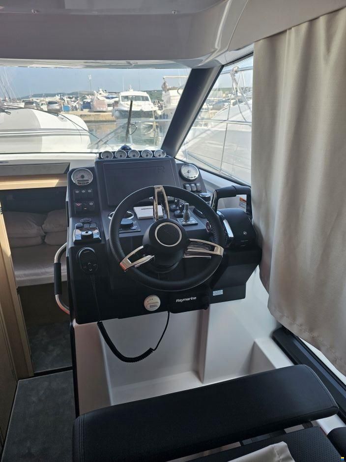 Jeanneau NC 37