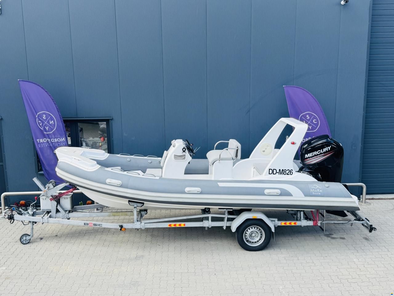 Liya 520 Rib Center Console