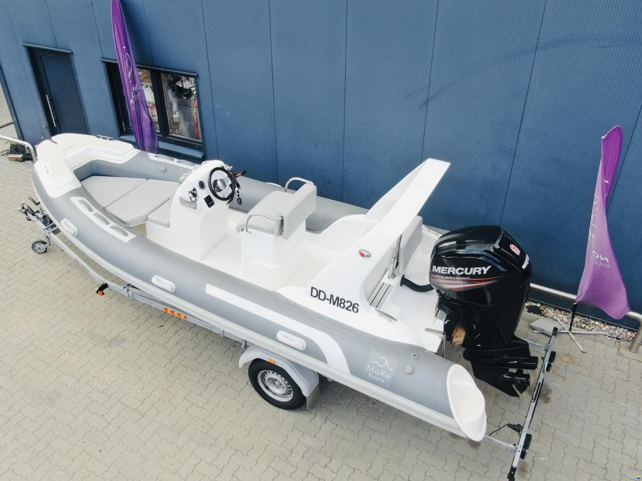 Liya 520 Rib Center Console