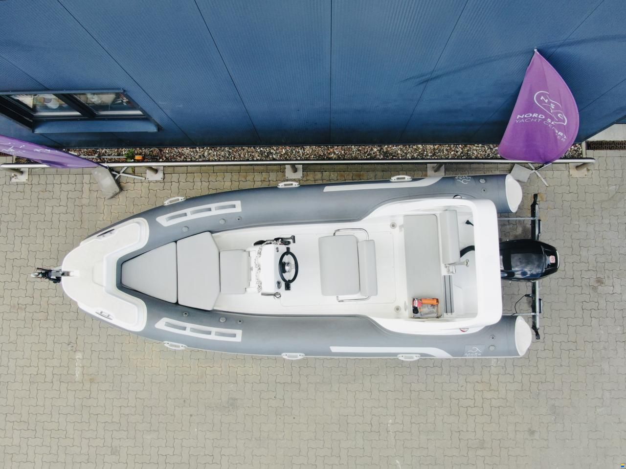 Liya 520 Rib Center Console
