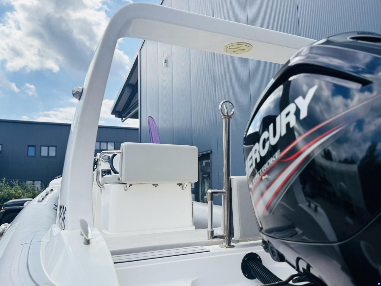 Liya 520 Rib Center Console