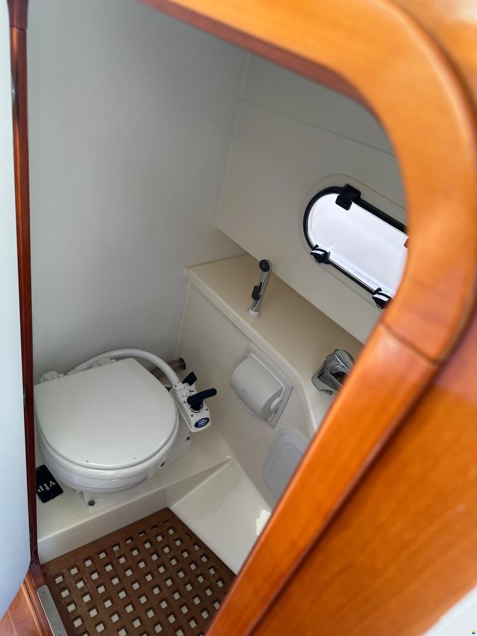 Aquador 25 Cabin