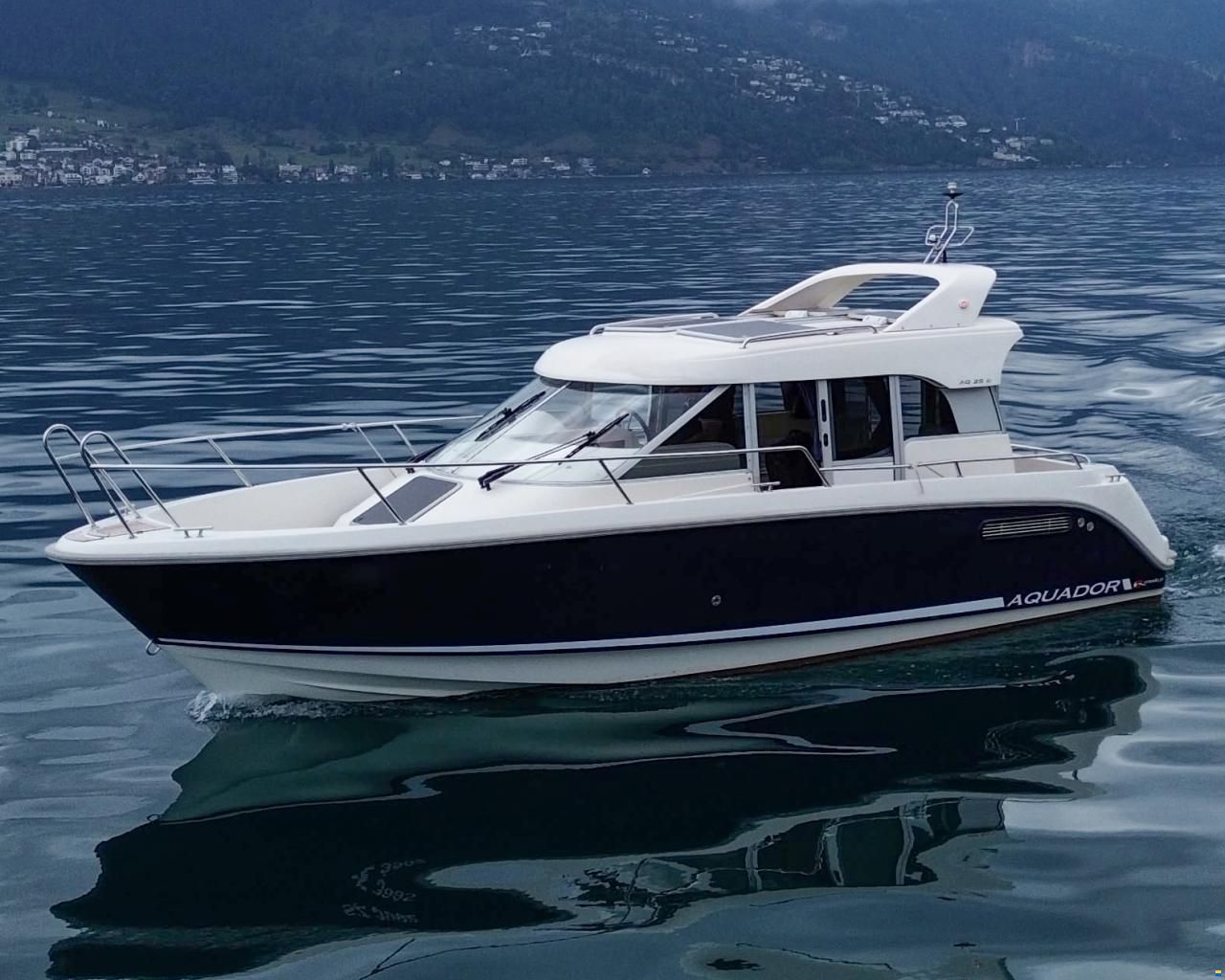 Aquador 25 Cabin