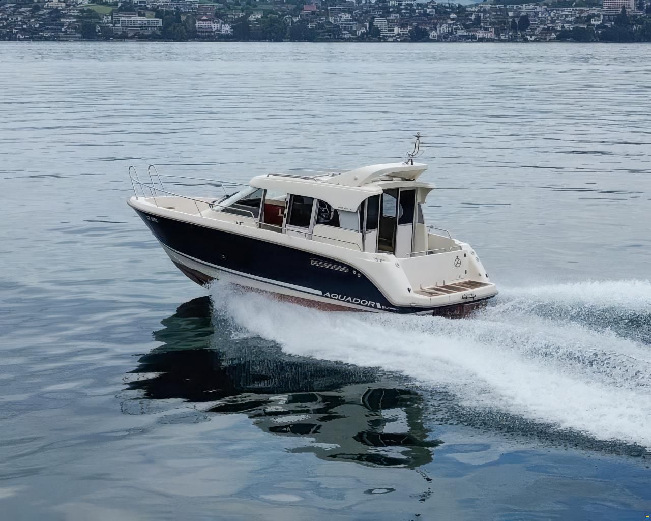 Aquador 25 Cabin