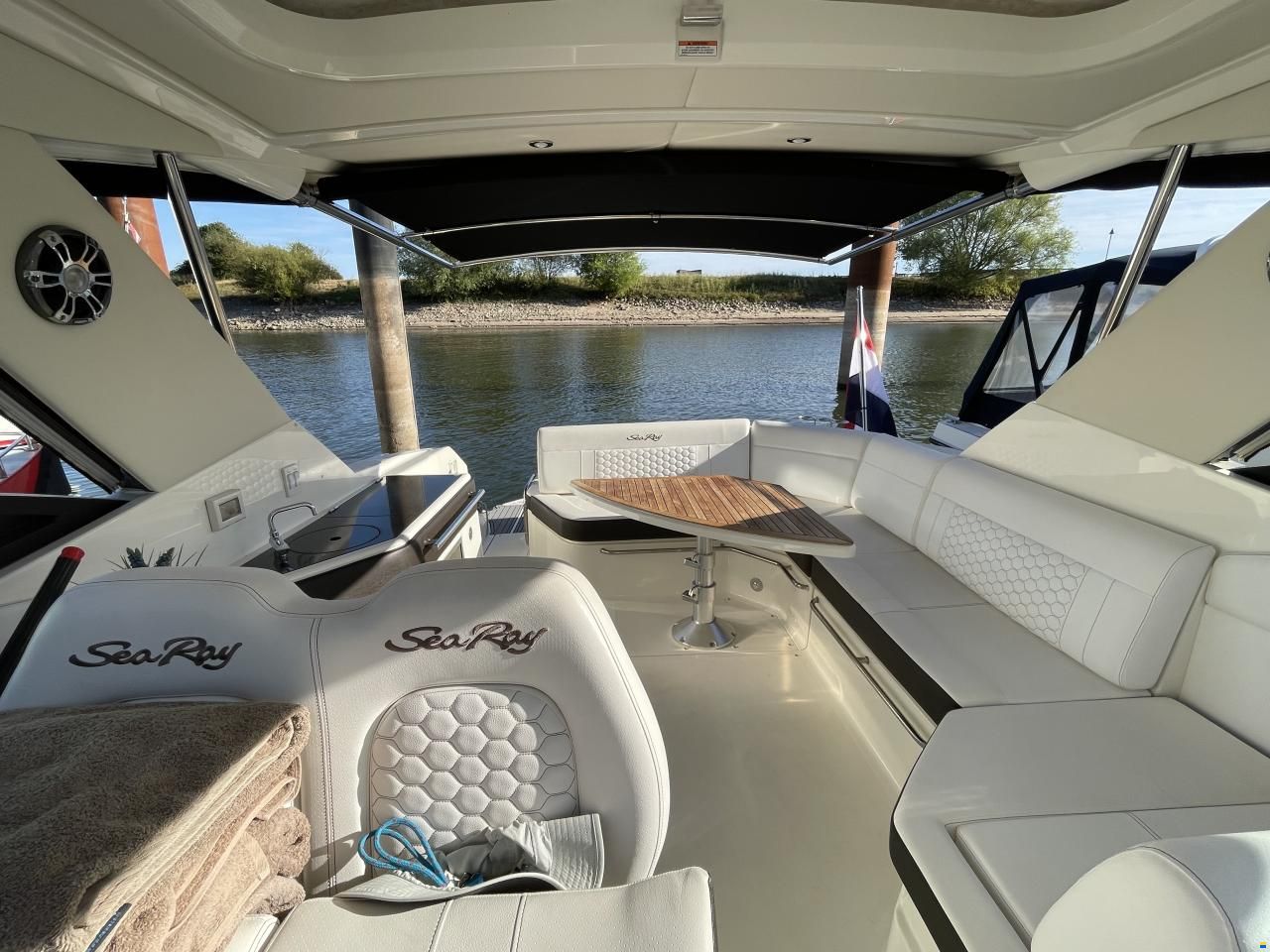 Sea Ray 320 Sundancer