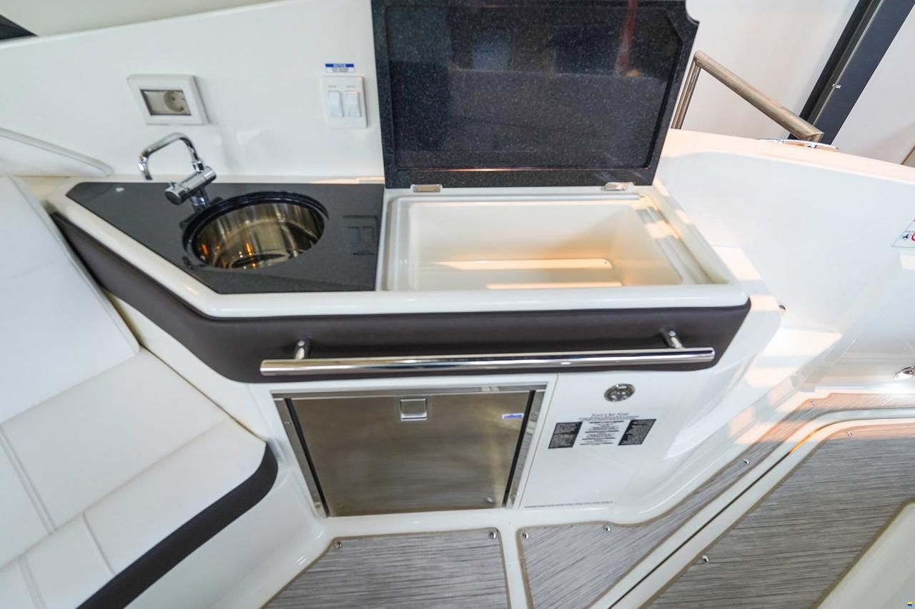 Sea Ray 320 Sundancer
