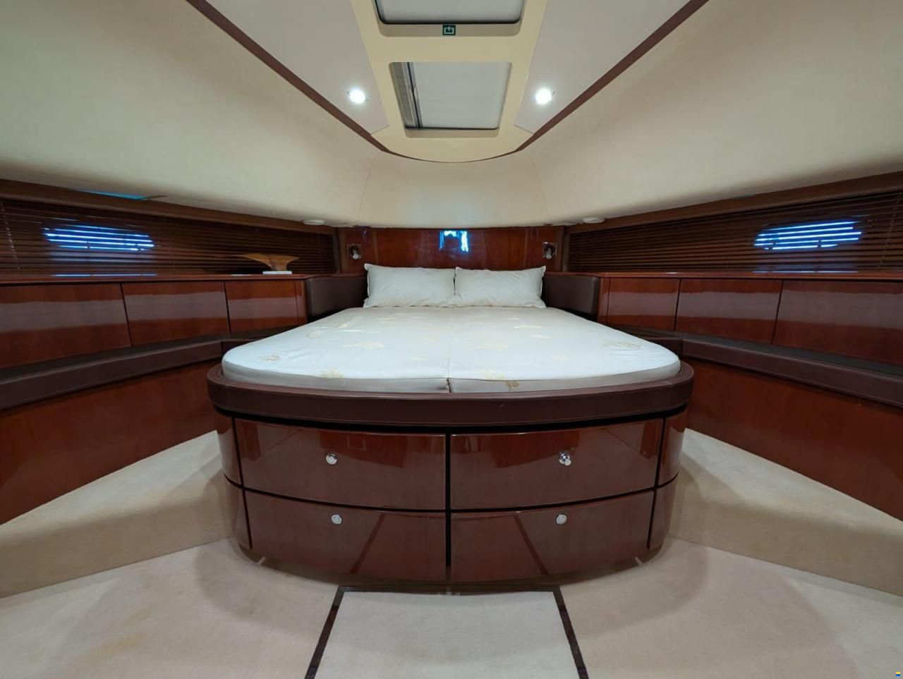 Fairline 68