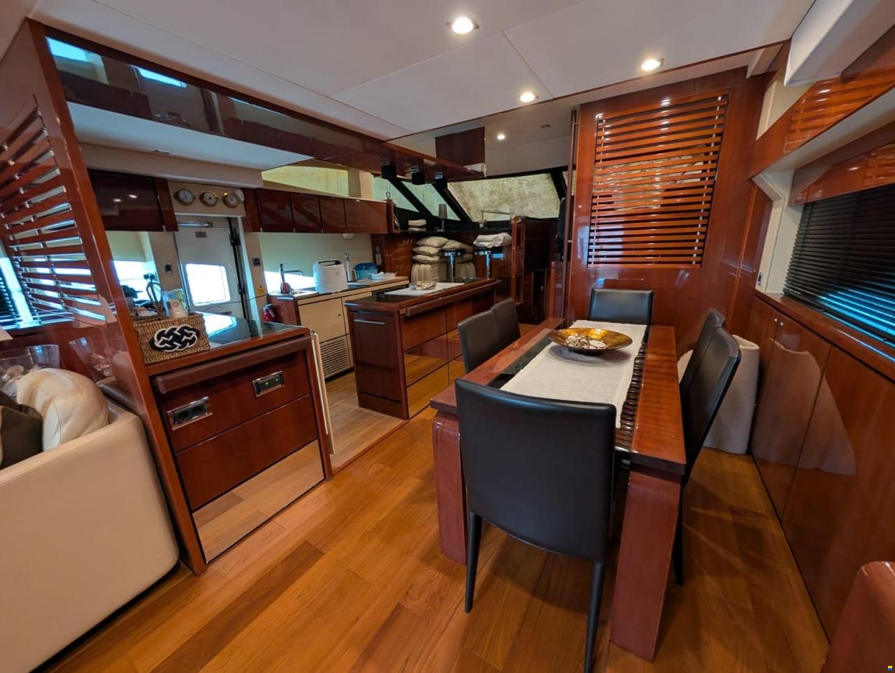 Fairline 68