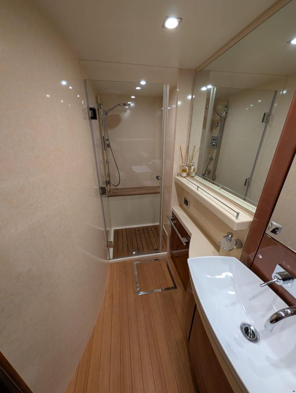 Fairline 68