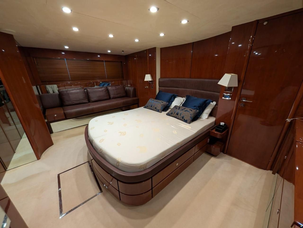 Fairline 68