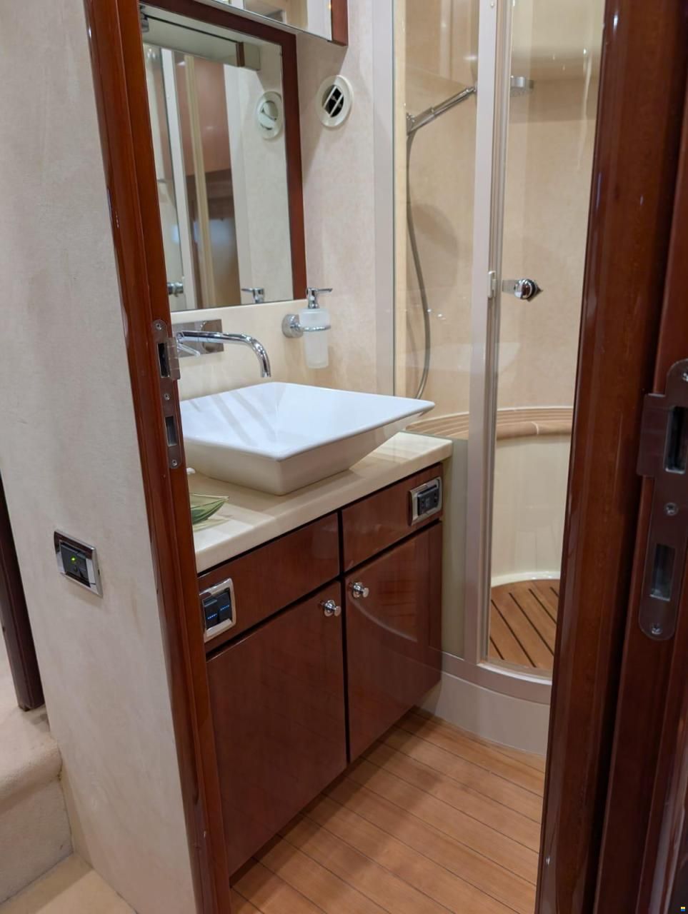 Fairline 68