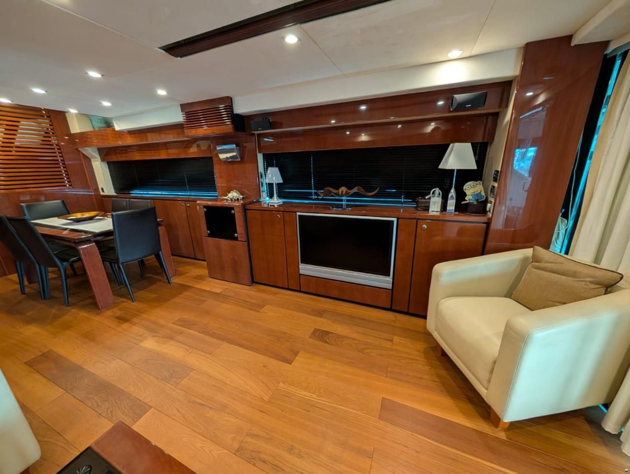 Fairline 68