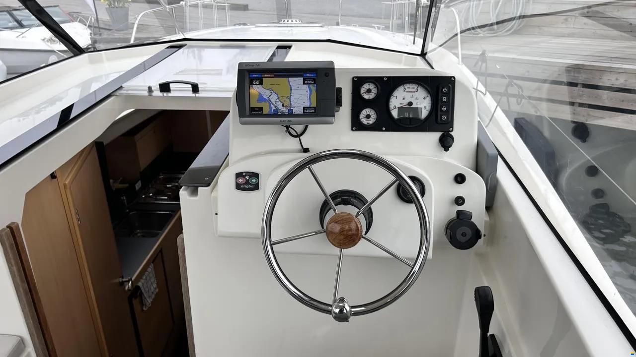 Delphia 800 Escape