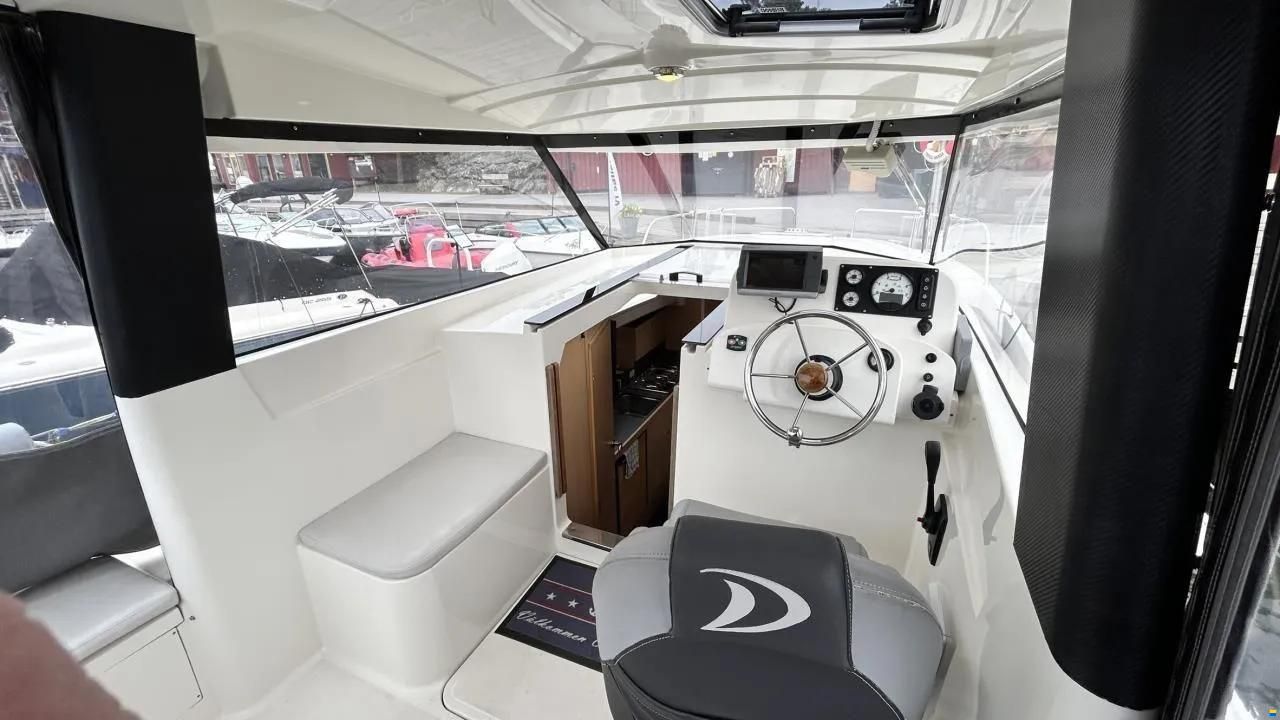 Delphia 800 Escape