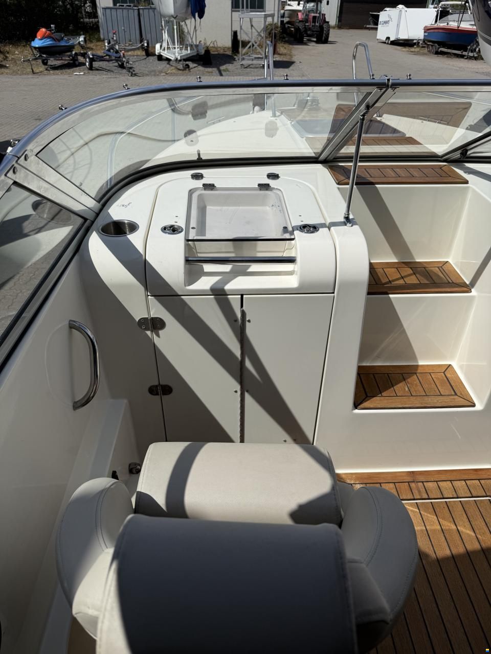 Quicksilver Activ 645 Cabin