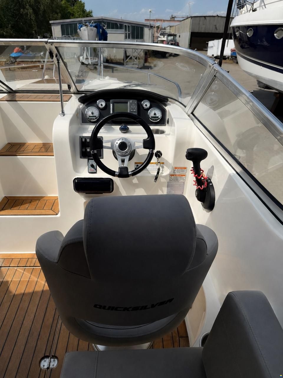 Quicksilver Activ 645 Cabin