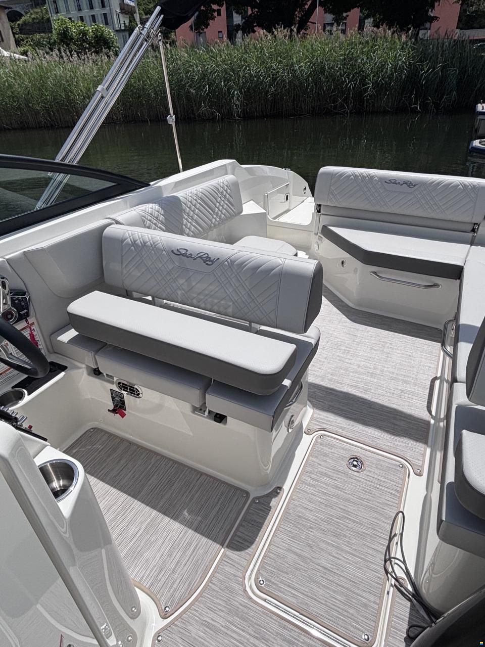 Sea Ray SDX 270 Europe