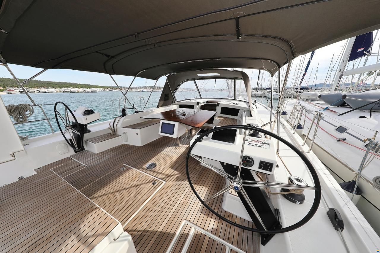 Dufour 530