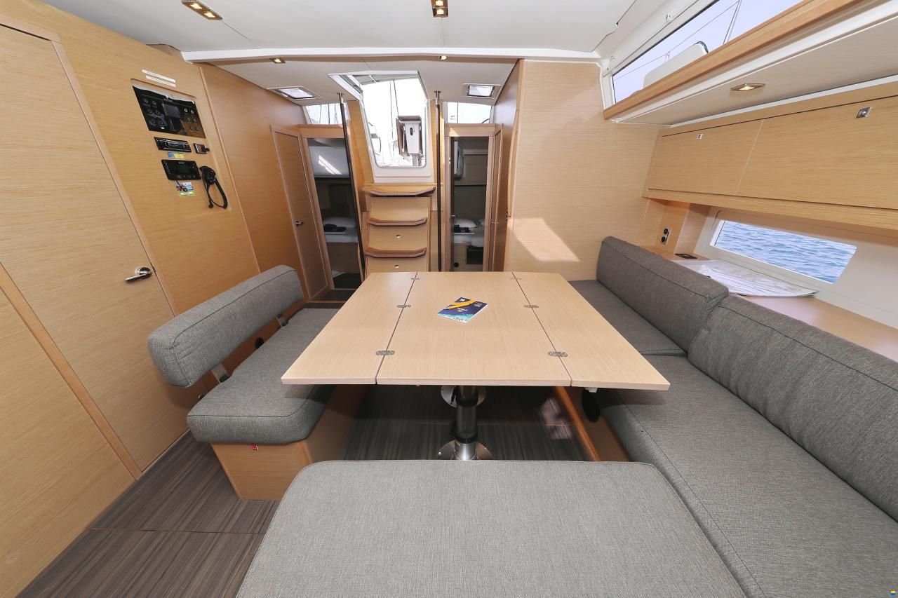 Dufour 530