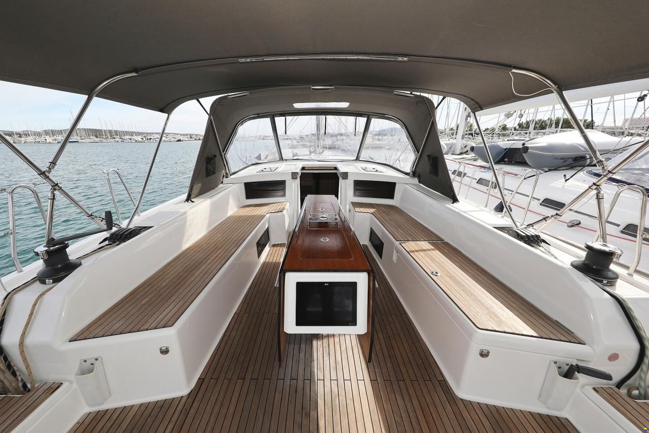 Dufour 530