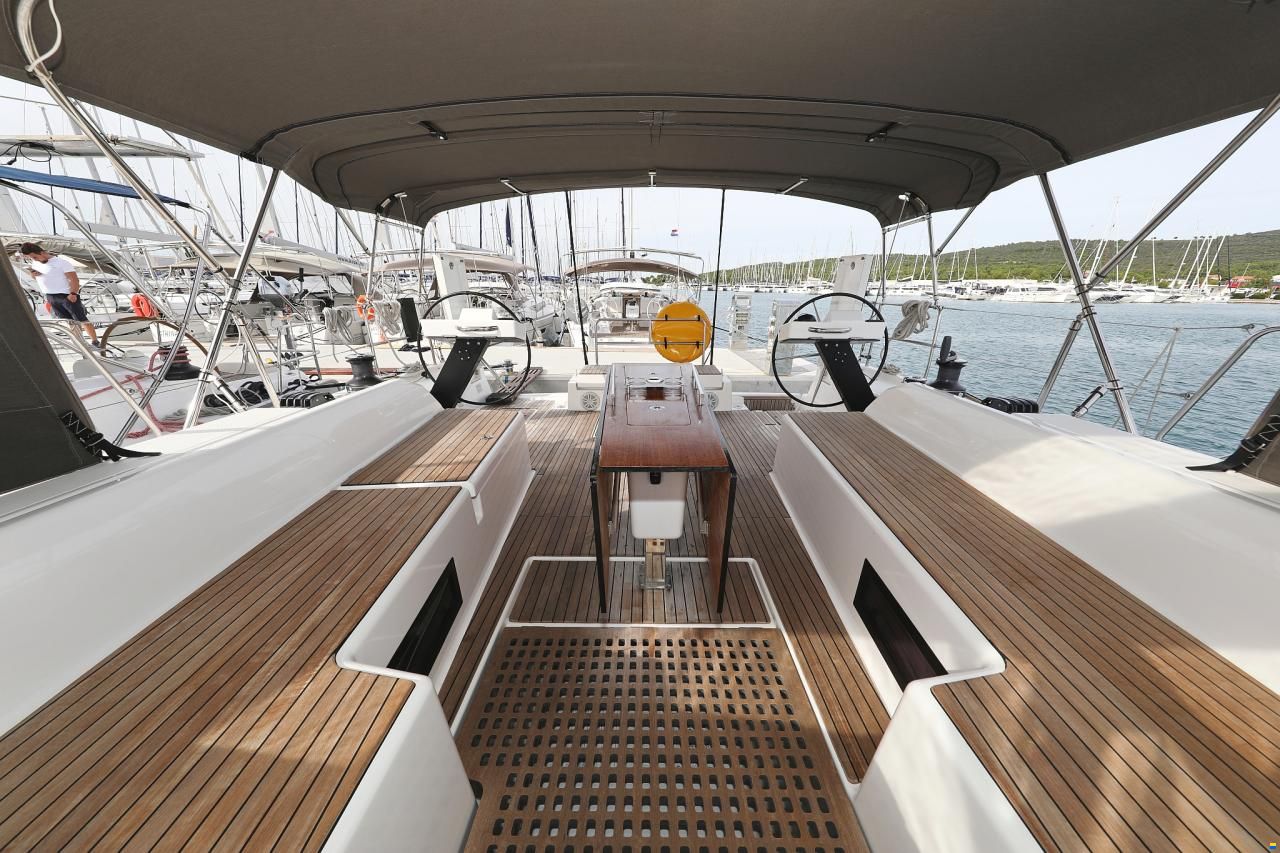 Dufour 530