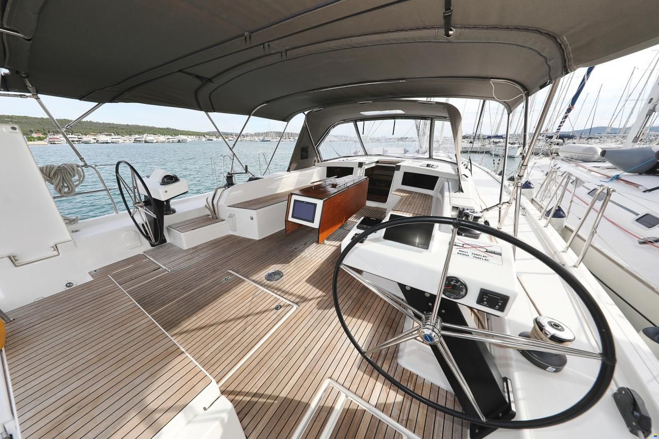 Dufour 530