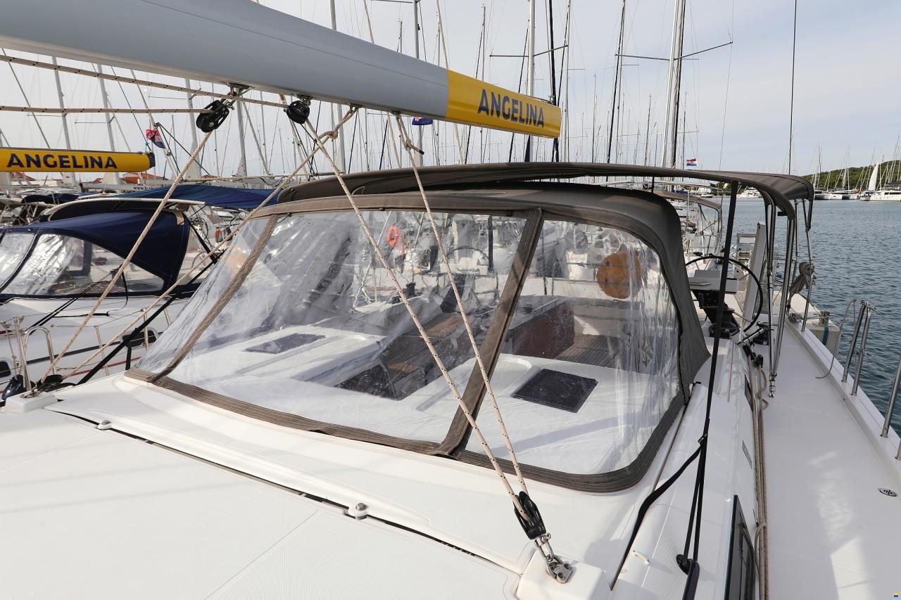 Dufour 530